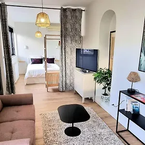 https://studio-chic-garden-parking-wifi-tv.midi-pyreneeshotels.com